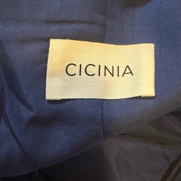 Cicinia Elegant Navy Blue Evening Gown - Picture 9 of 10